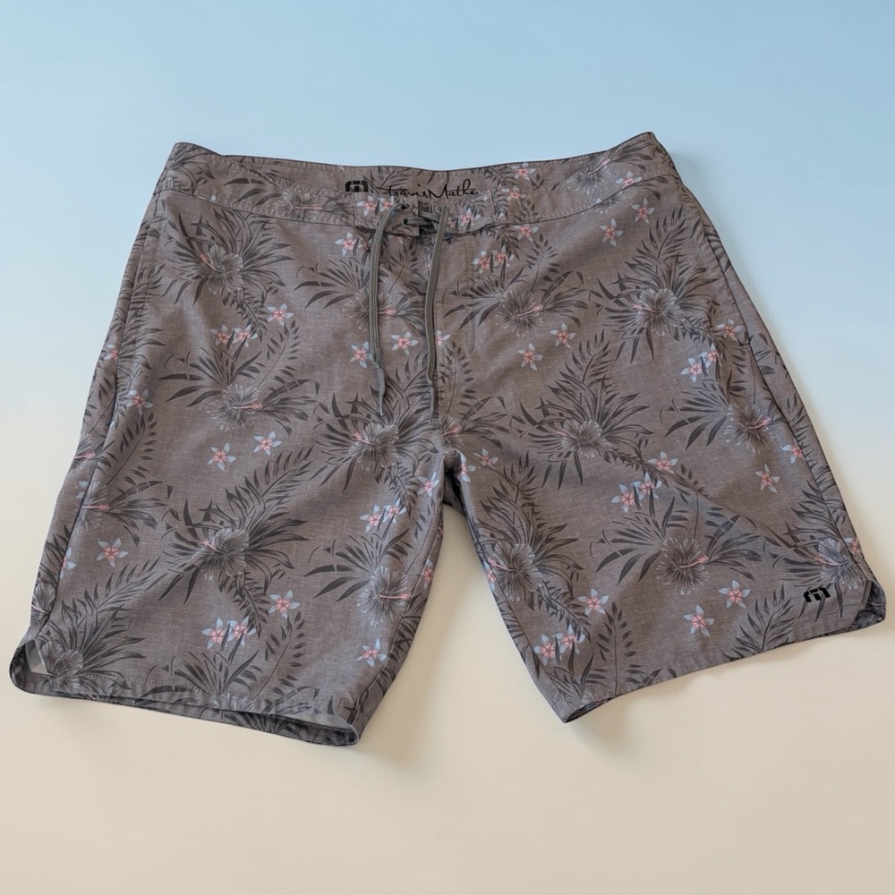 TravisMathew Western Way Board Shorts Mens Size 40 Tropical EUC
